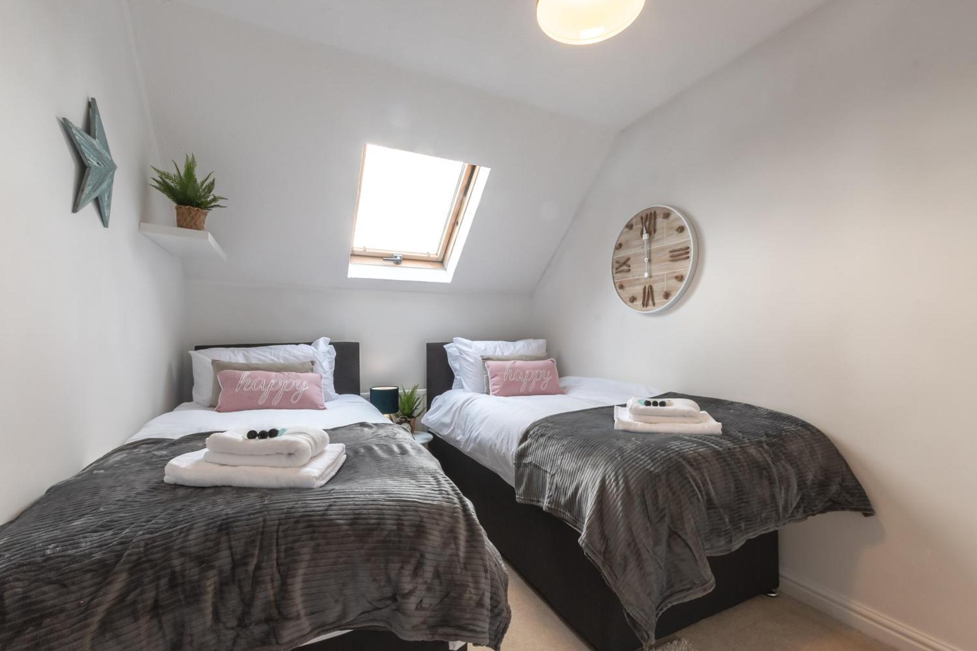 Chichester Retreat House With Free Parking Экстерьер фото